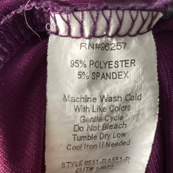 PerSeption Concept Stylish Purple Burgundy V-neck Zipper 3/4 Sleeves Top - Picture 6 of 7